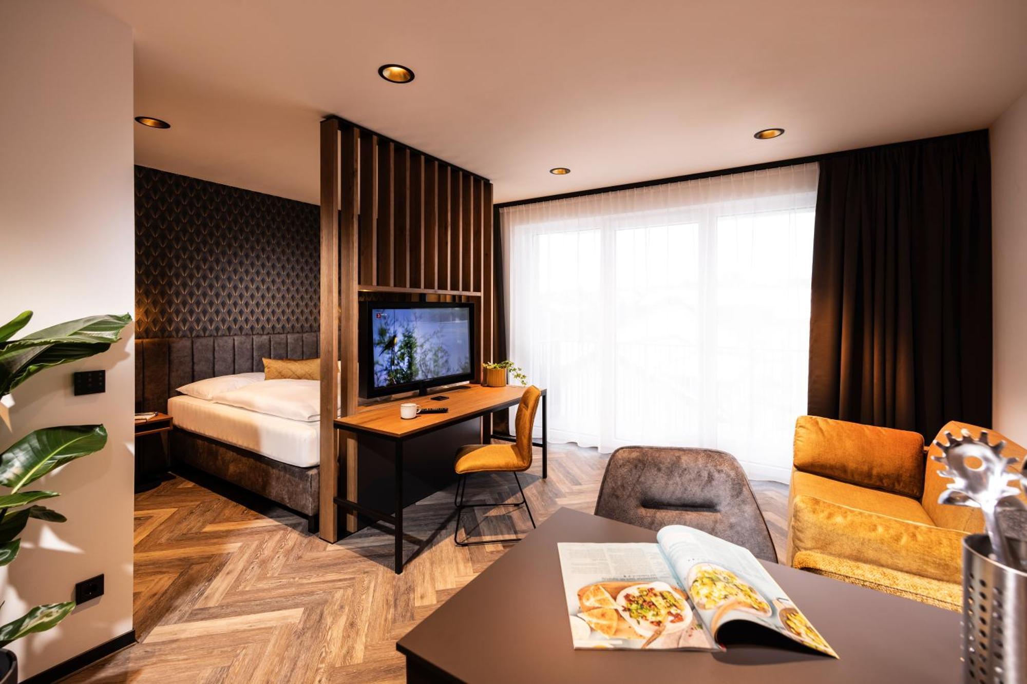 Zeit Und Raum Hotel - Self Check-In Eggelsberg エクステリア 写真