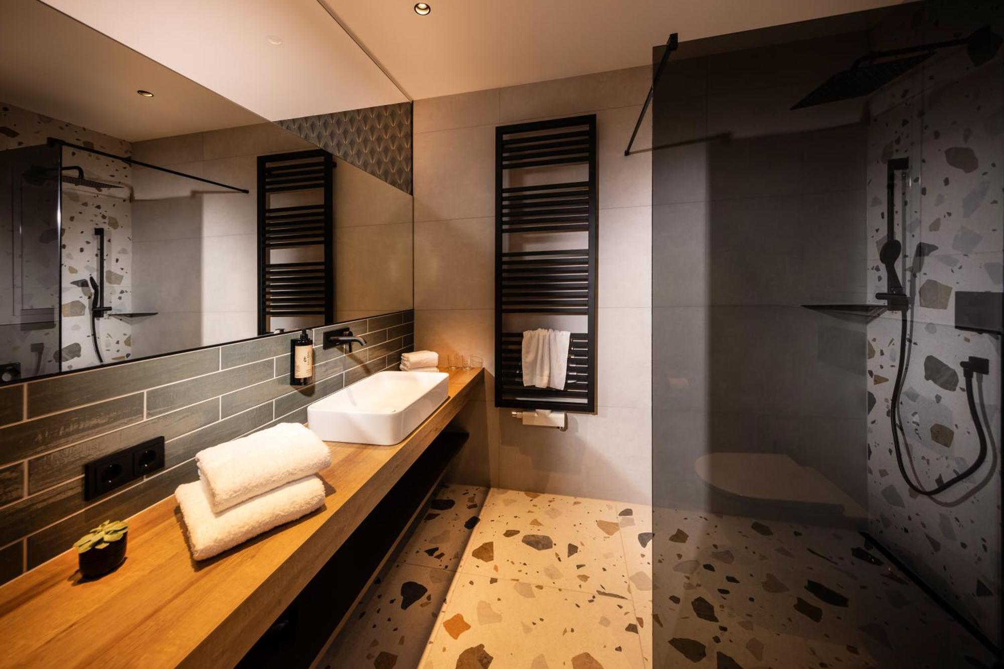 Zeit Und Raum Hotel - Self Check-In Eggelsberg エクステリア 写真