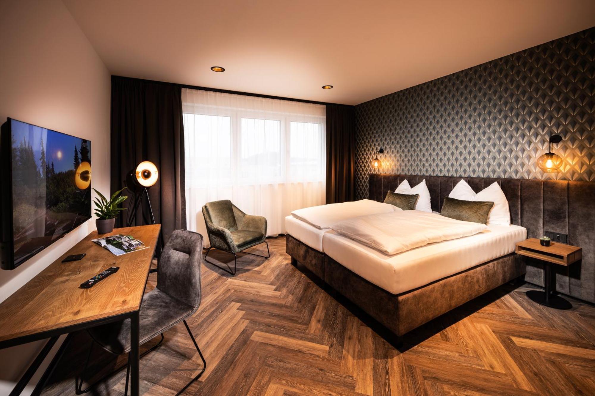 Zeit Und Raum Hotel - Self Check-In Eggelsberg エクステリア 写真